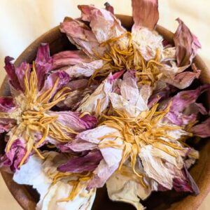 לוטוס לבן- טוהר, שלווה, כח התמדה ובהירות פנימית