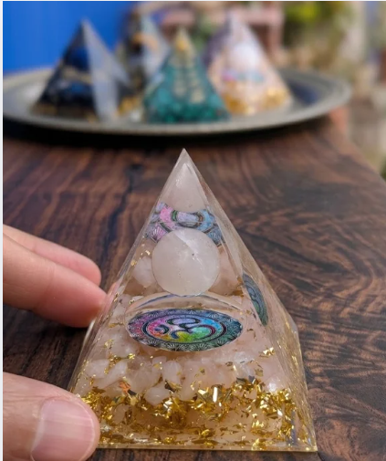 פירמידת אורגון רוז קוורץ – תמונה 2